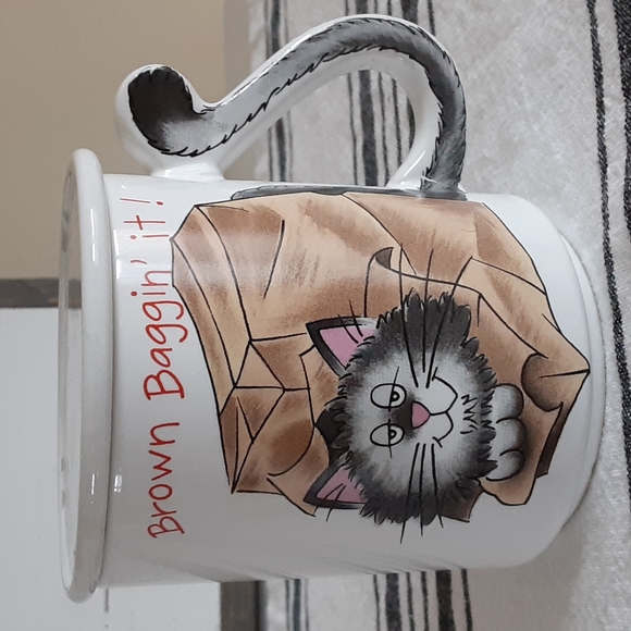 Mount Clemens Pottery Brown Baggin' It Whimsical Cat Tail Handle Lidded Mug - Picture 1 of 8